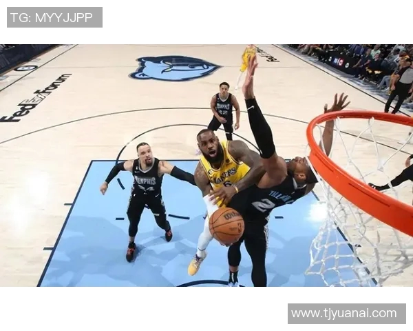 湖人再次力克灰熊，全队表现引发热议